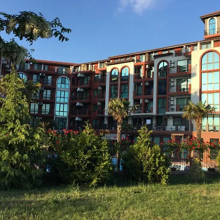 Chateau Del Marina Penthouses Lägenhet