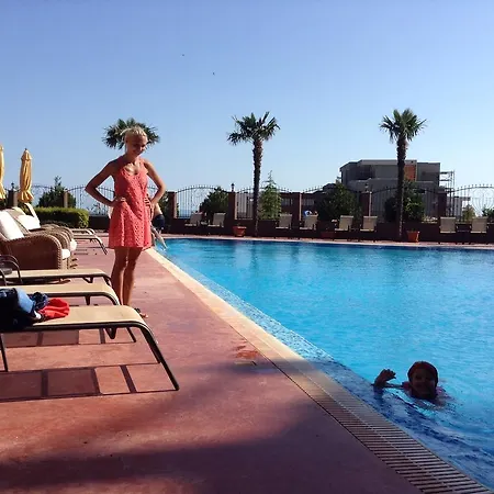 Chateau Del Marina Penthouses 内塞伯尔